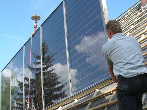 Bei der Erneuerung der Heizung setzen viele Hausbesitzer auf eine Solarthermie-Anlage © Dachdecker Verband Nordrhein © Dachdecker Verband Nordrhein